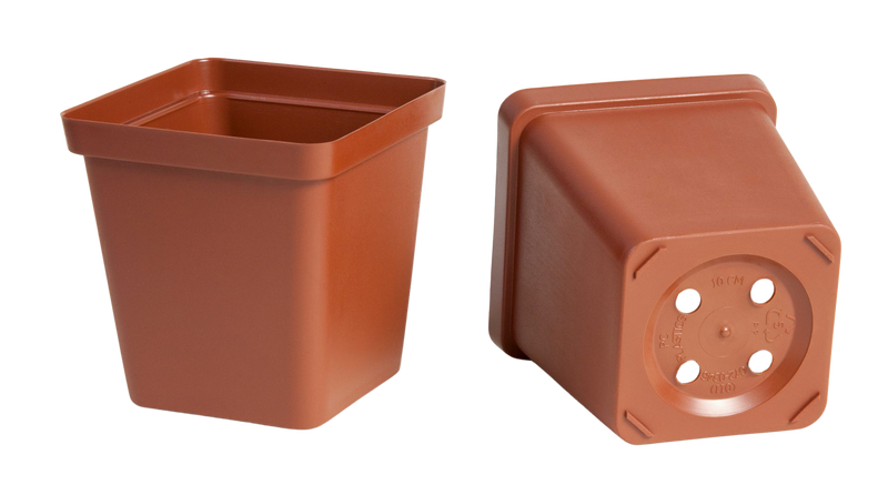 Durable square pot ideal for seedlings and small plants. Promotes healthy root growth with ample space and excellent drainage.